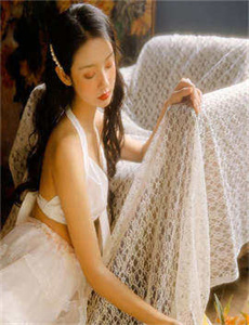 《美酒配佳瑶》